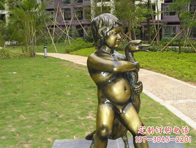 嘉兴新颖童真男孩城市玻璃钢仿铜景观雕塑