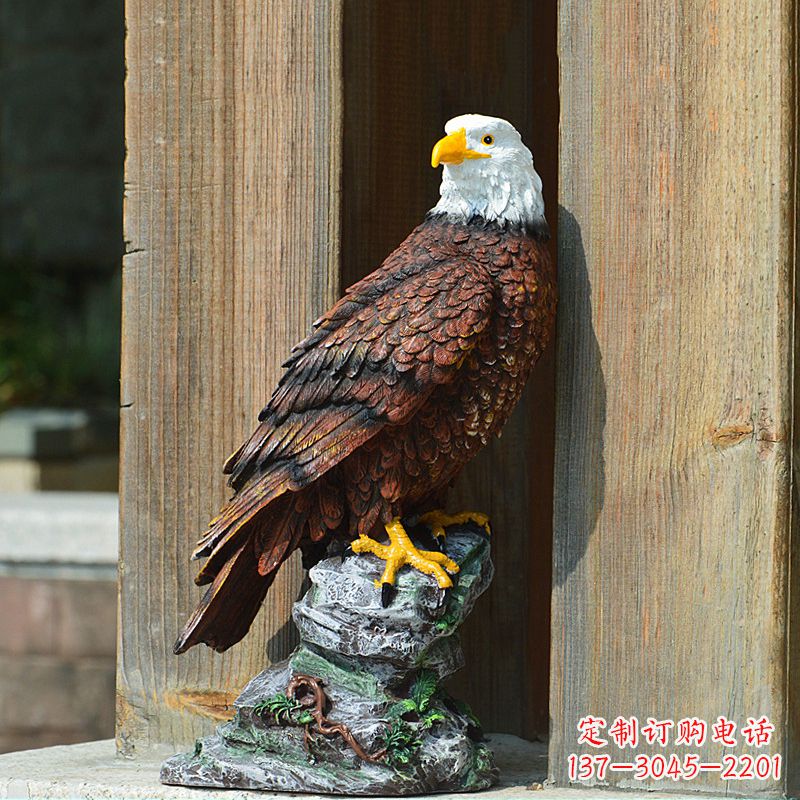 嘉兴玻璃钢老鹰雕塑——传递自然之美