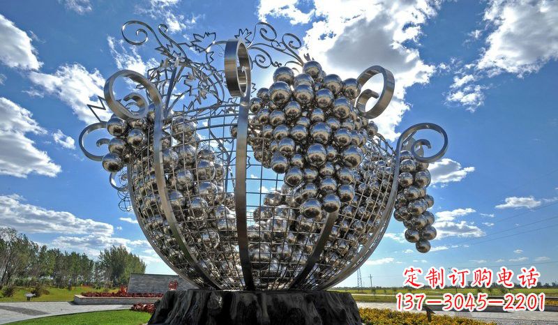 嘉兴不锈钢葡萄雕塑——城市的艺术之美