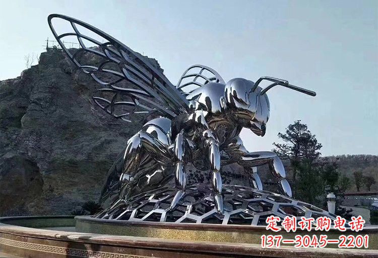 嘉兴不锈钢大型蜜蜂雕塑铸造出精美绝伦的艺术杰作