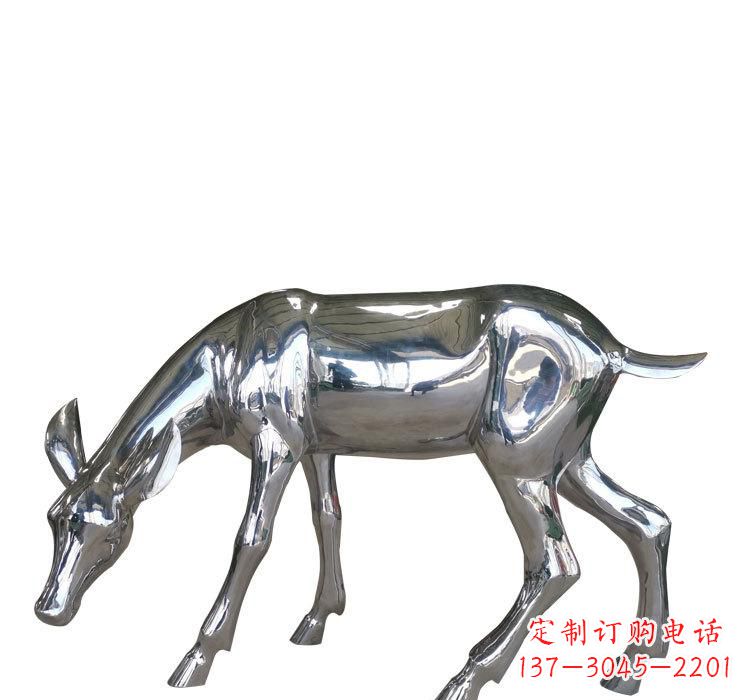 嘉兴不锈钢公园草坪上的鹿雕塑——让美景更加完美