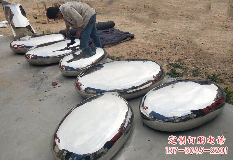 嘉兴不锈钢鹅卵石雕塑精美外形给人以美的感受
