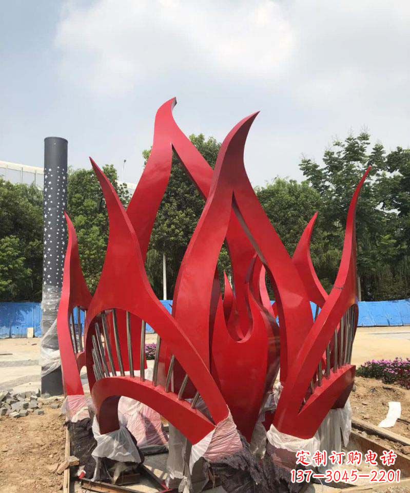 嘉兴不锈钢树叶雕塑美丽而持久的艺术