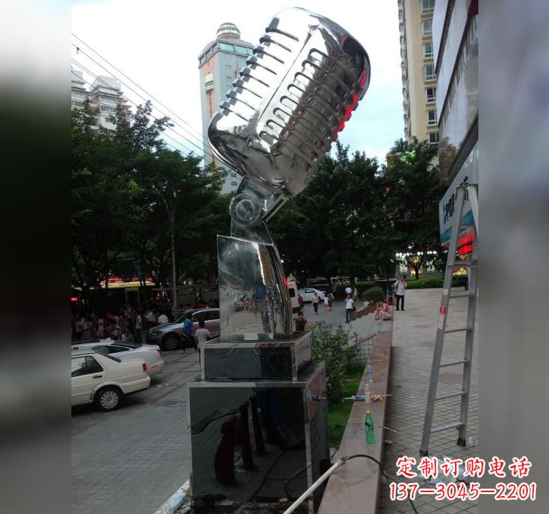 嘉兴不锈钢话筒雕塑高贵而又精致
