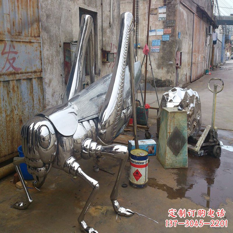 嘉兴不锈钢蝗虫雕塑营造美好的自然环境