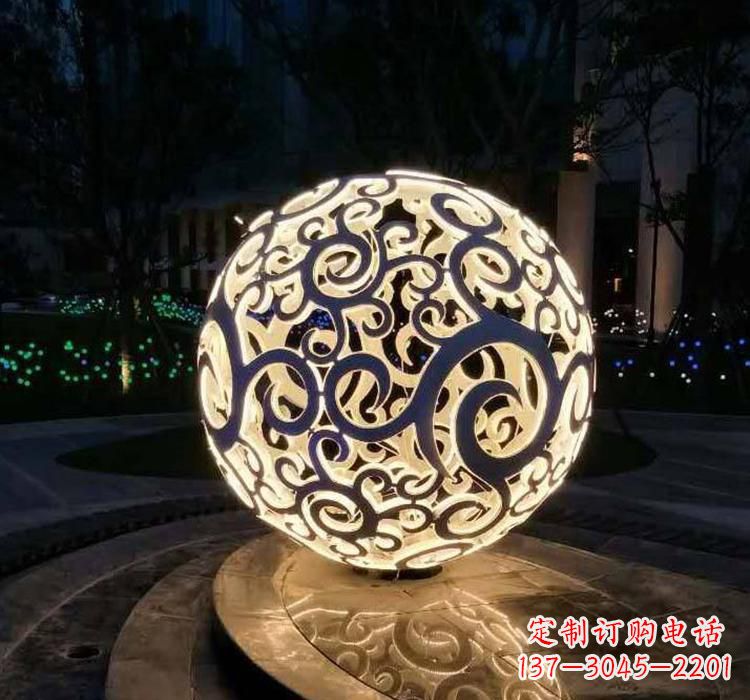 嘉兴不锈钢镂空球喷泉雕塑艺术性的水景装饰