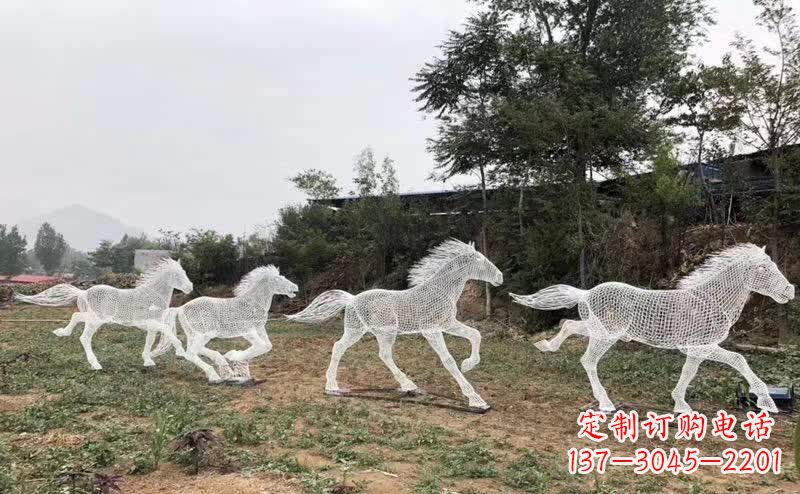 嘉兴不锈钢马雕塑勇往直前