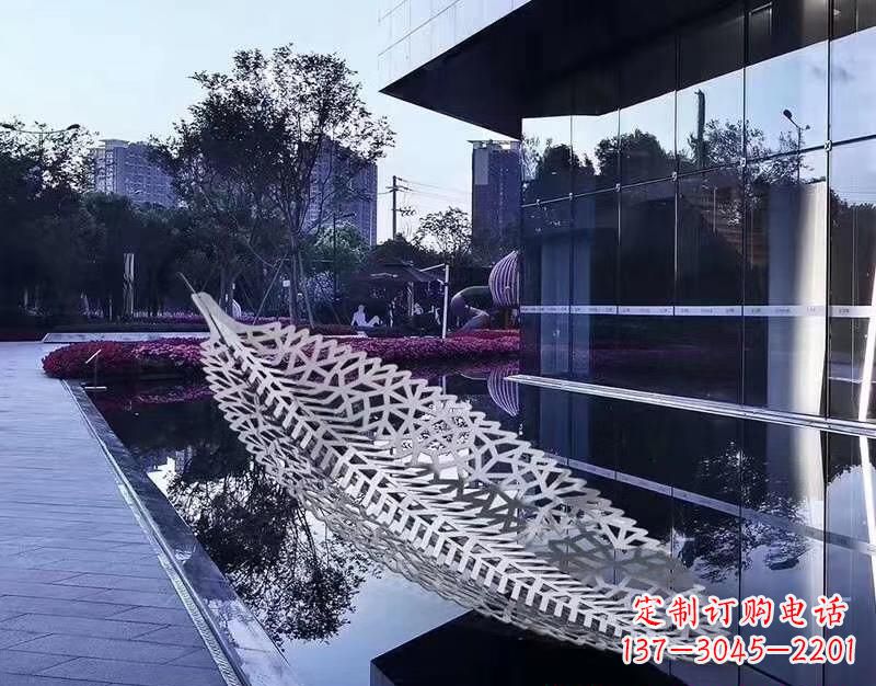 嘉兴不锈钢镂空树叶雕塑——精致美观的艺术精品