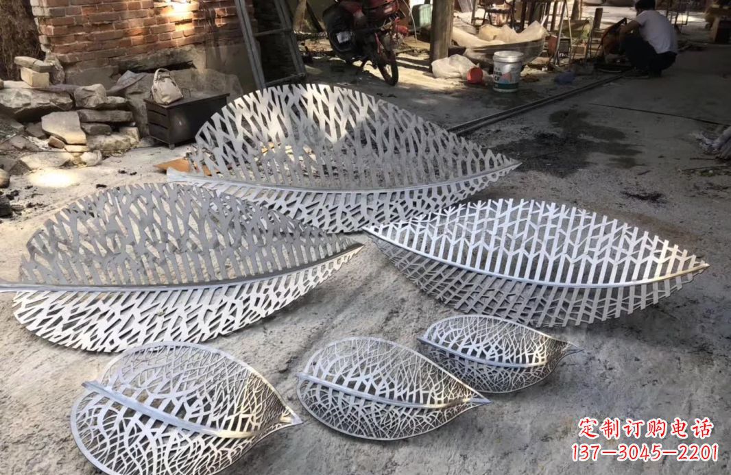 嘉兴不锈钢树叶雕塑美丽的自然之美