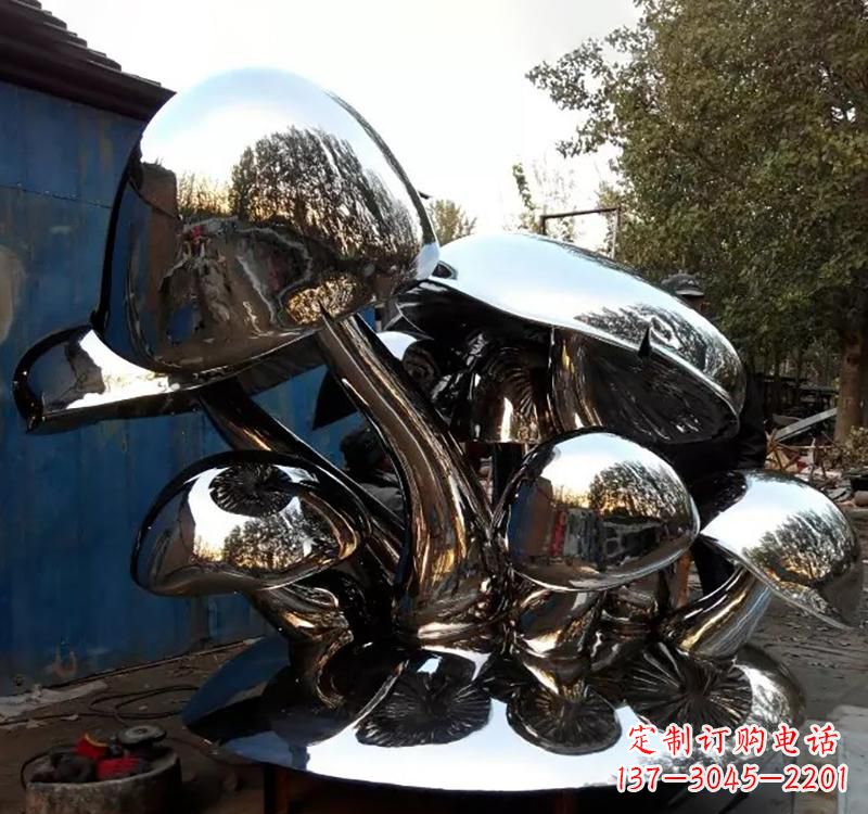 嘉兴不锈钢蘑菇雕塑给空间增添活力
