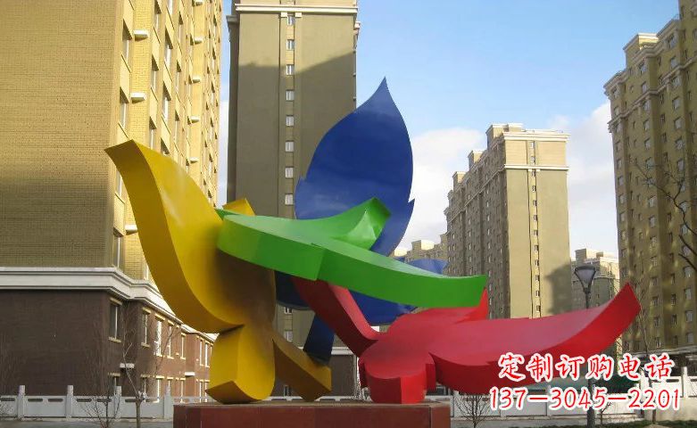 嘉兴不锈钢树叶景观雕塑美丽而精致