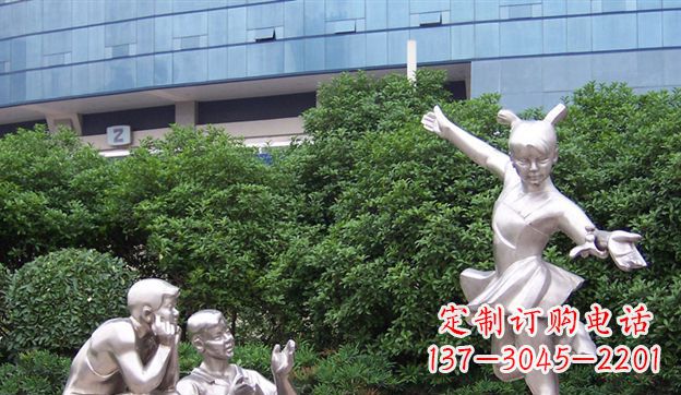 嘉兴不锈钢制作的儿童踢毽子雕塑