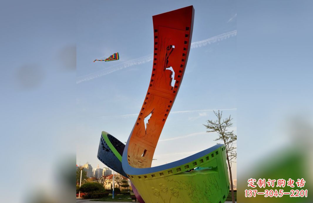 嘉兴不锈钢五彩胶卷广场景观雕塑