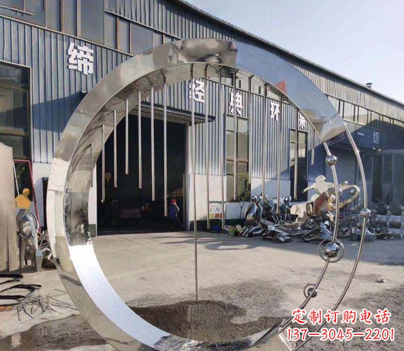 嘉兴不锈钢旋转流水圆环雕塑