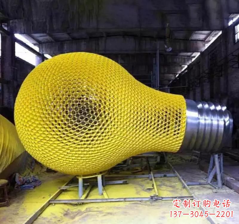 嘉兴不锈钢灯泡雕塑精美而又抢眼