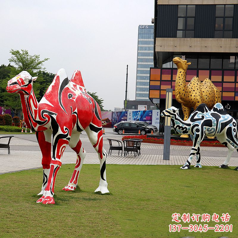 嘉兴彩绘骆驼不锈钢雕塑-城市园林动物景观雕塑摆件