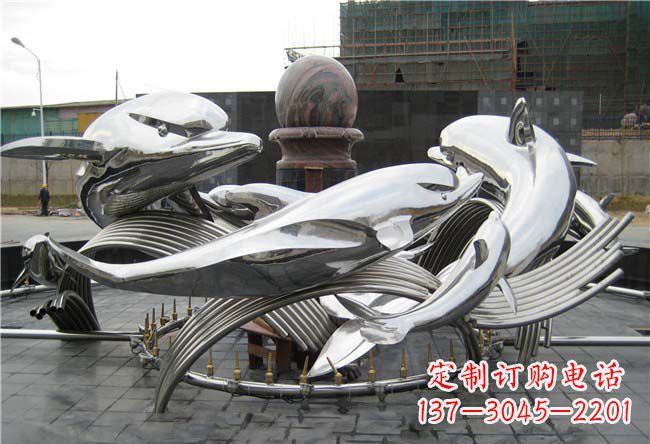 嘉兴城市中的海豚雕塑