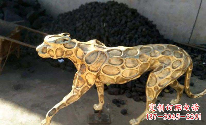 嘉兴雄健的豹雕塑