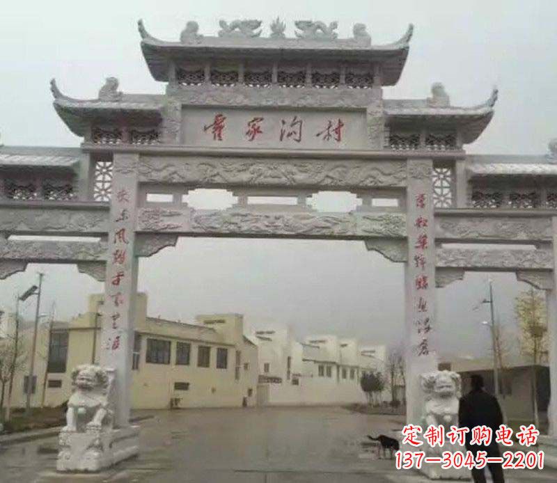 嘉兴村庄三门石牌坊雕塑的历史与文化