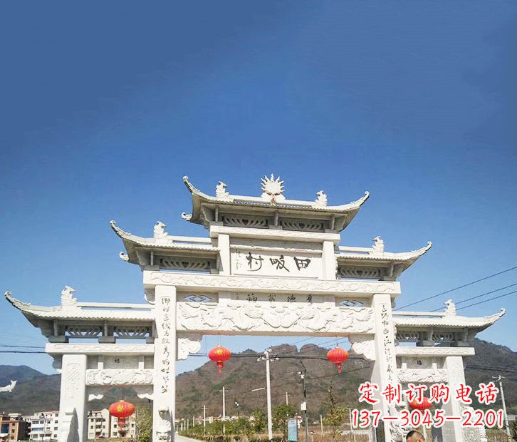嘉兴村庄的牌坊雕塑