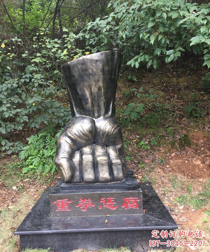 嘉兴高端铜拳头雕塑