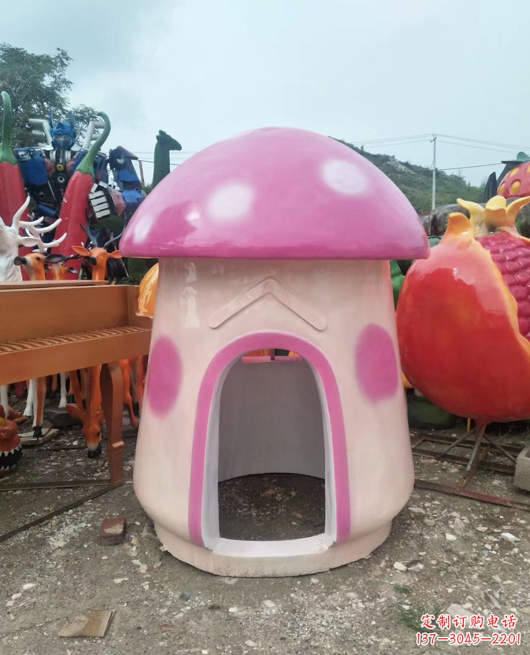 嘉兴精致彩绘蘑菇屋雕塑