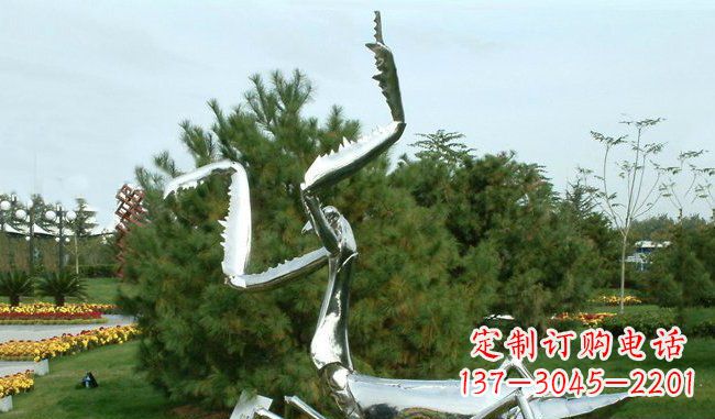 嘉兴不锈钢螳螂雕塑