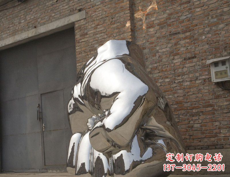 嘉兴冰冷威力,让精神抖动的不锈钢拳头雕塑