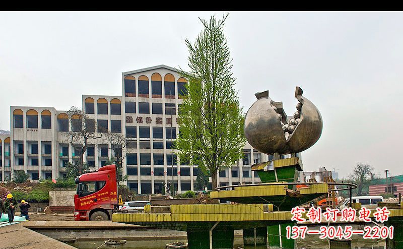 嘉兴精美不锈钢石榴景观雕塑