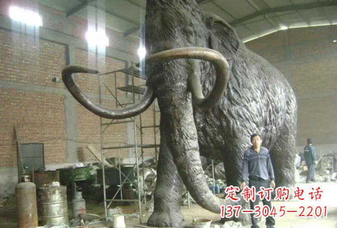 嘉兴公园动物长毛象铜雕
