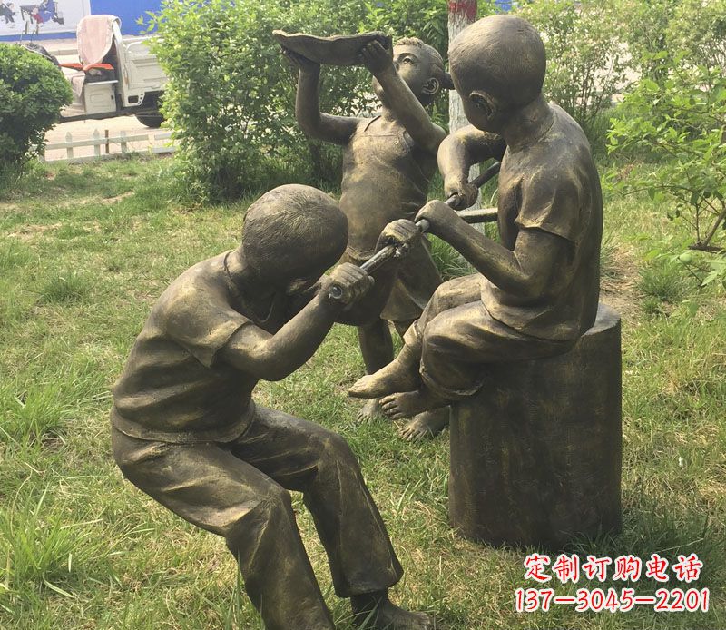 嘉兴公园玩水的儿童铜雕