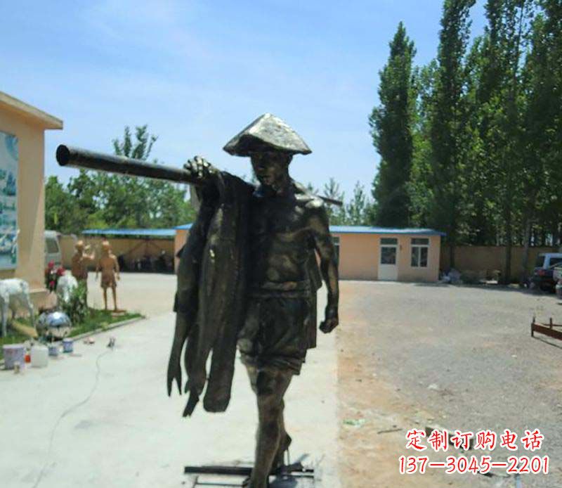 嘉兴传承古老文化的渔民雕塑