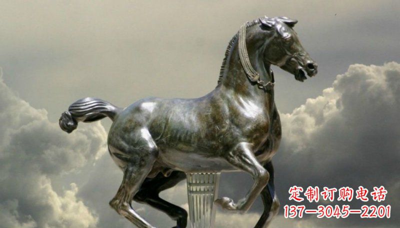 嘉兴铜雕艺术品:纯手工雕刻的奔马铜雕