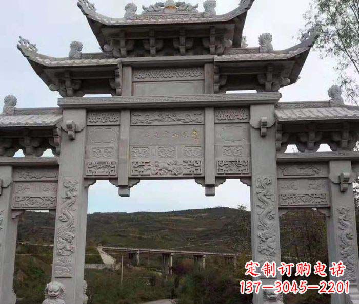 嘉兴地标性的三门石雕牌坊