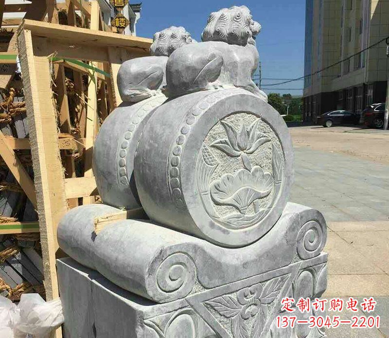 嘉兴中领雕塑：仿古石门墩石雕艺术品