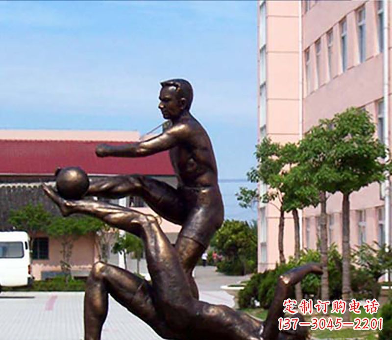 嘉兴踢足球人物广场小品铜雕