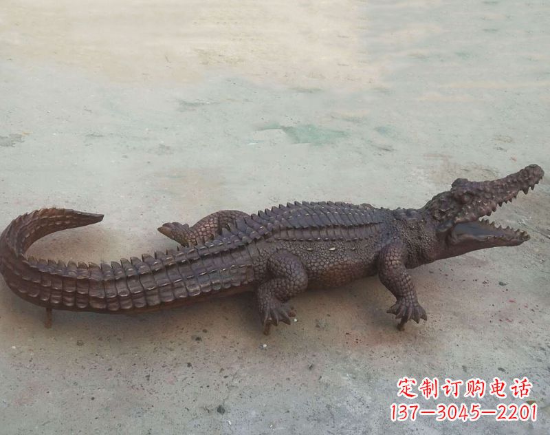 嘉兴铜雕鳄鱼,铸铜园林仿真动物雕塑