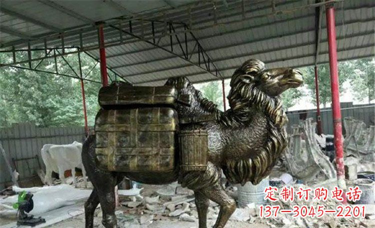 嘉兴拖行李的骆驼动物铜雕 (2)