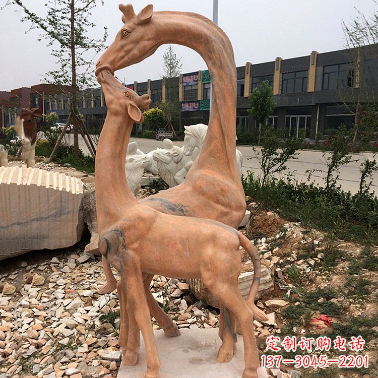 嘉兴晚霞红石雕长颈鹿-校园公园母子亲情景观雕塑