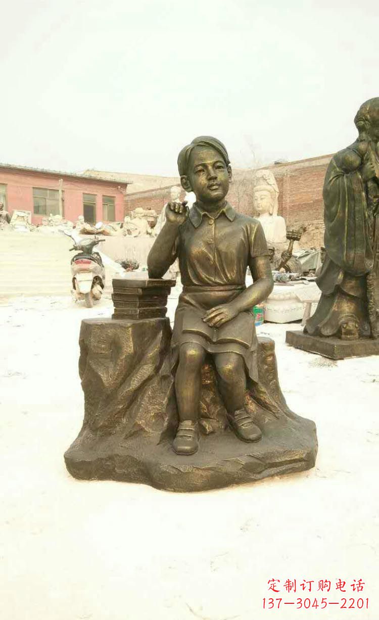 嘉兴校园看书思考的学生铜雕
