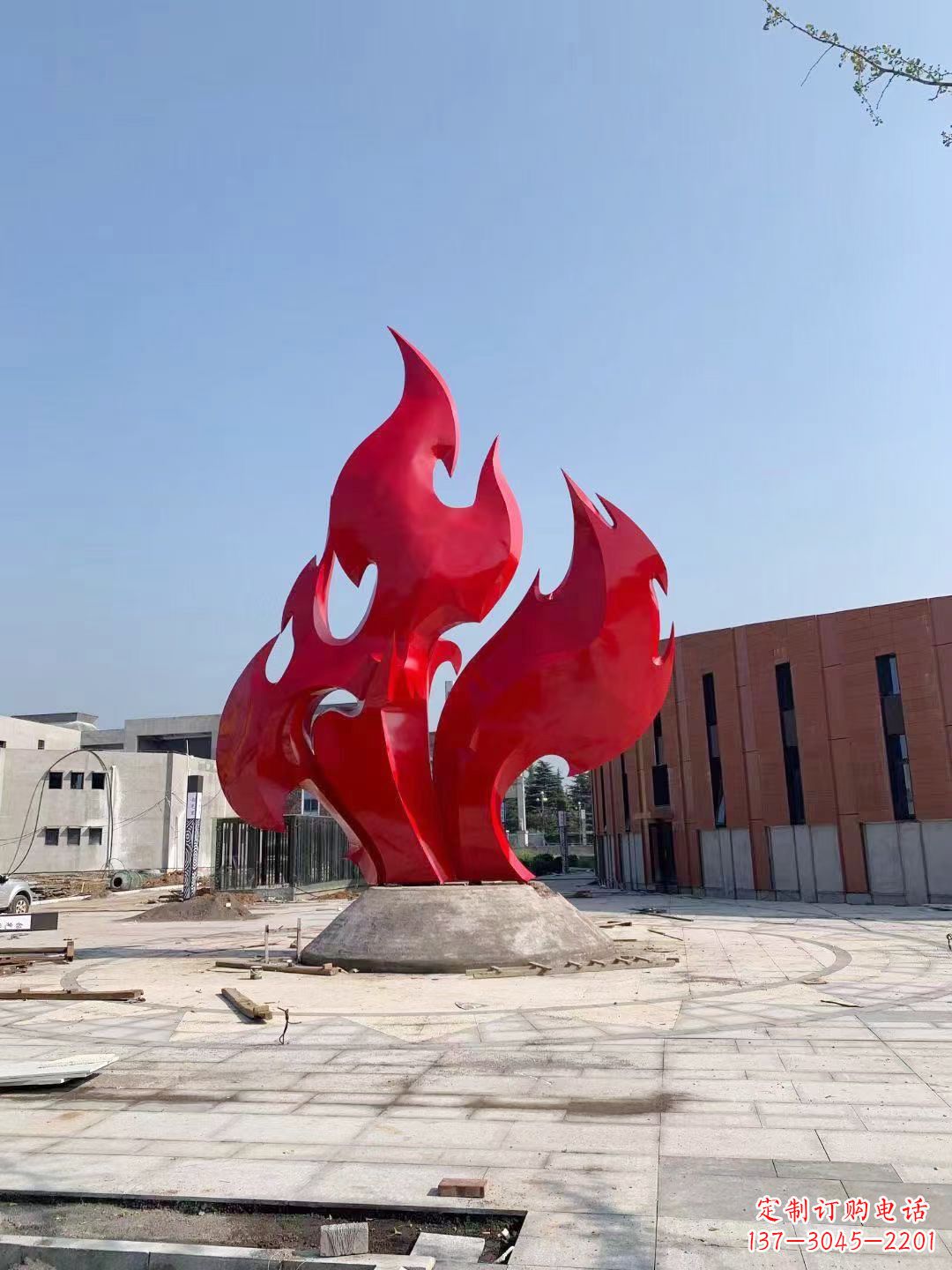 嘉兴大学操场抽象不锈钢火苗雕塑